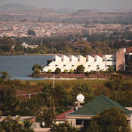 Caron Pension Bahir Dar Exteriör bild