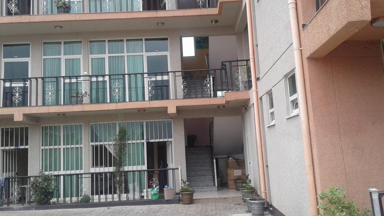 Caron Pension Bahir Dar Exteriör bild