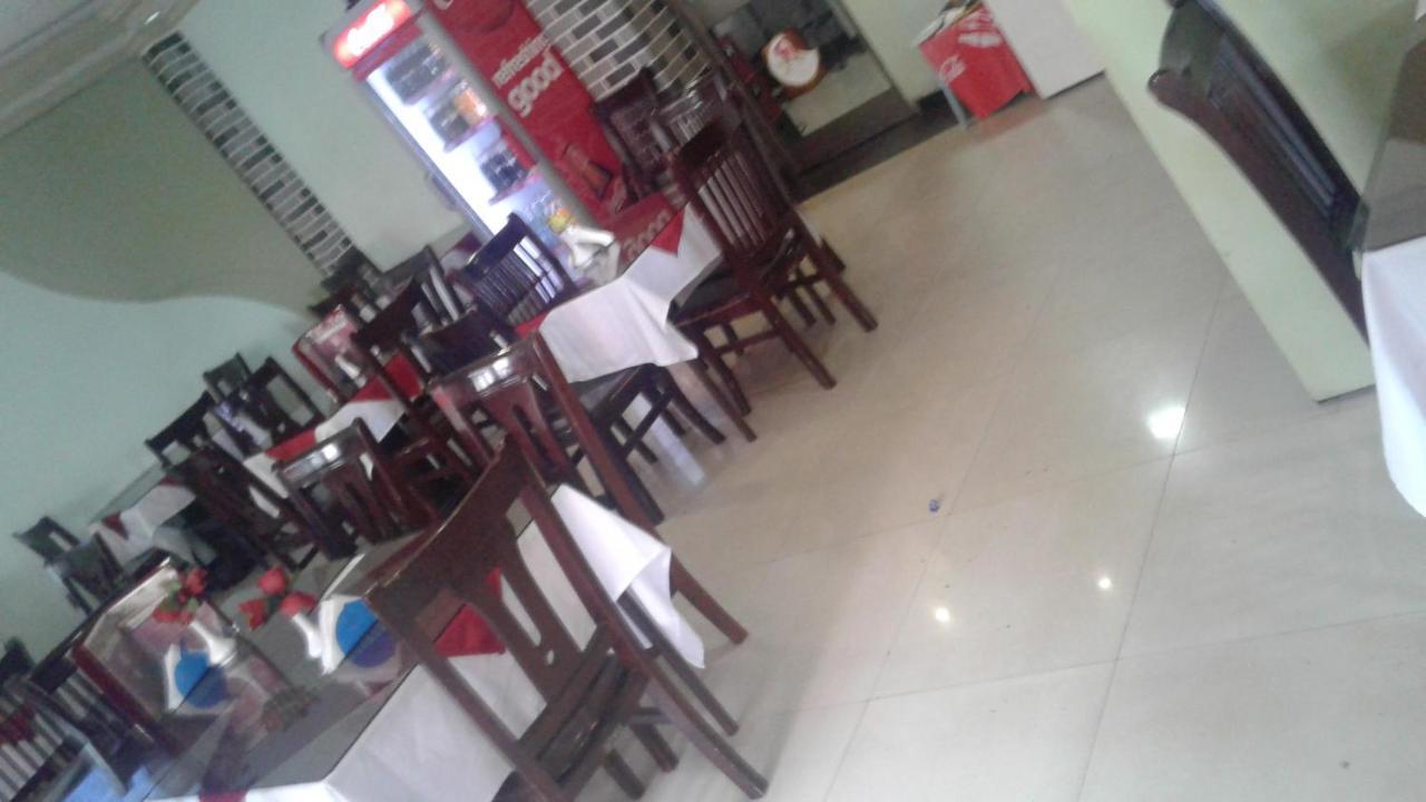 Caron Pension Bahir Dar Exteriör bild