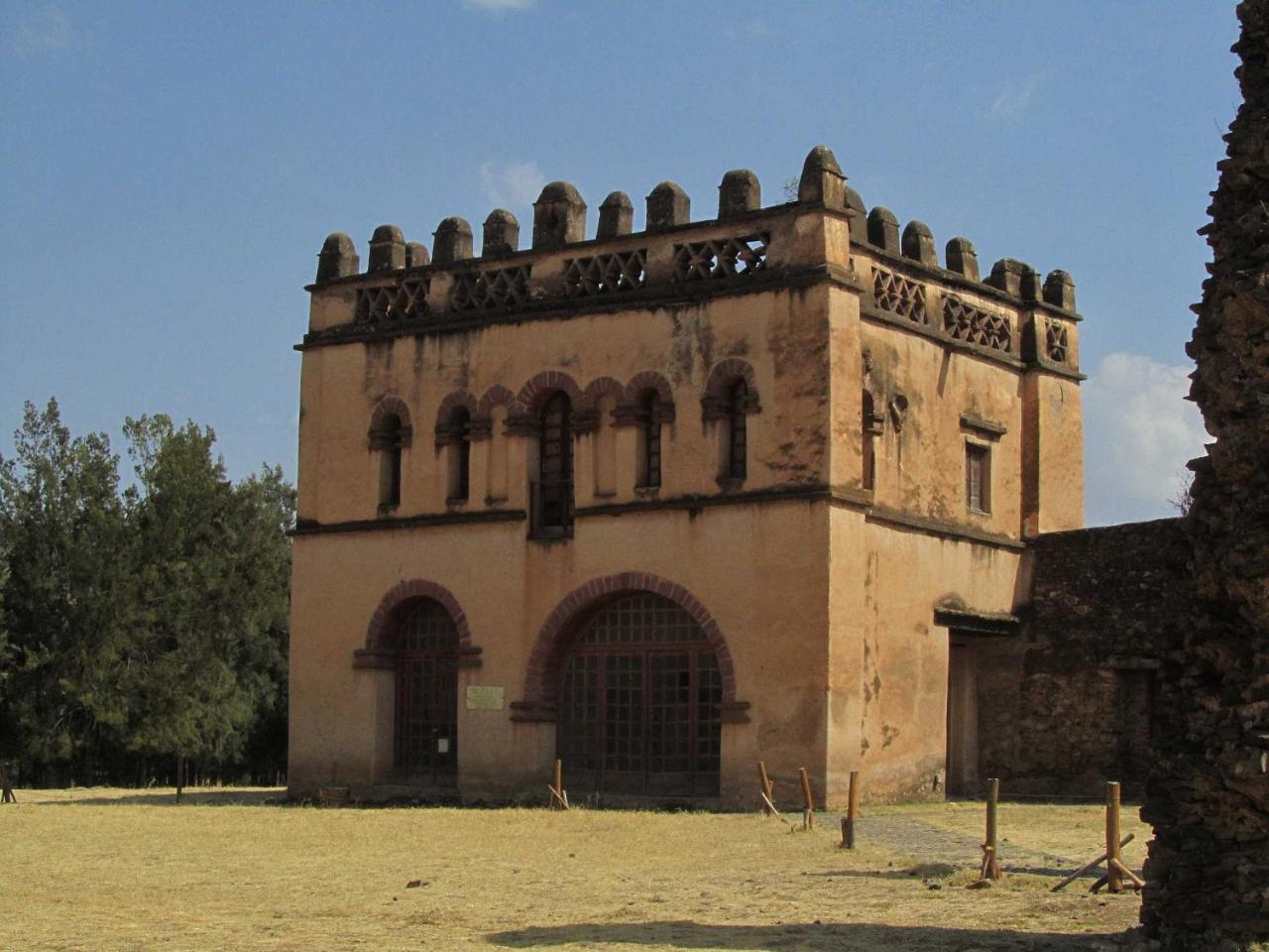 Caron Pension Bahir Dar Exteriör bild