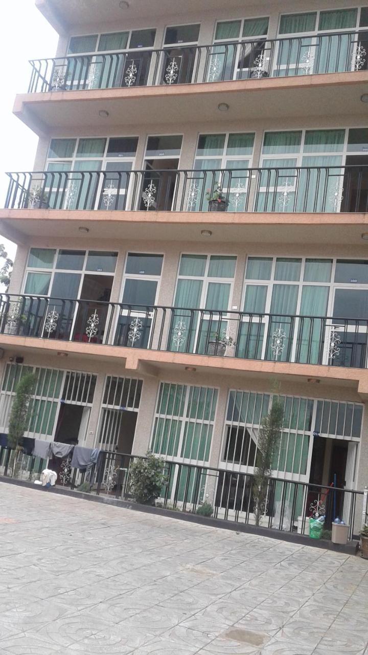 Caron Pension Bahir Dar Exteriör bild