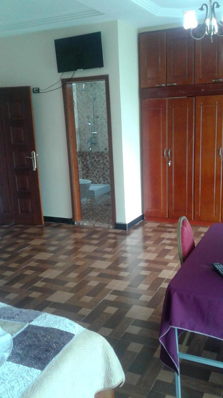 Caron Pension Bahir Dar Exteriör bild