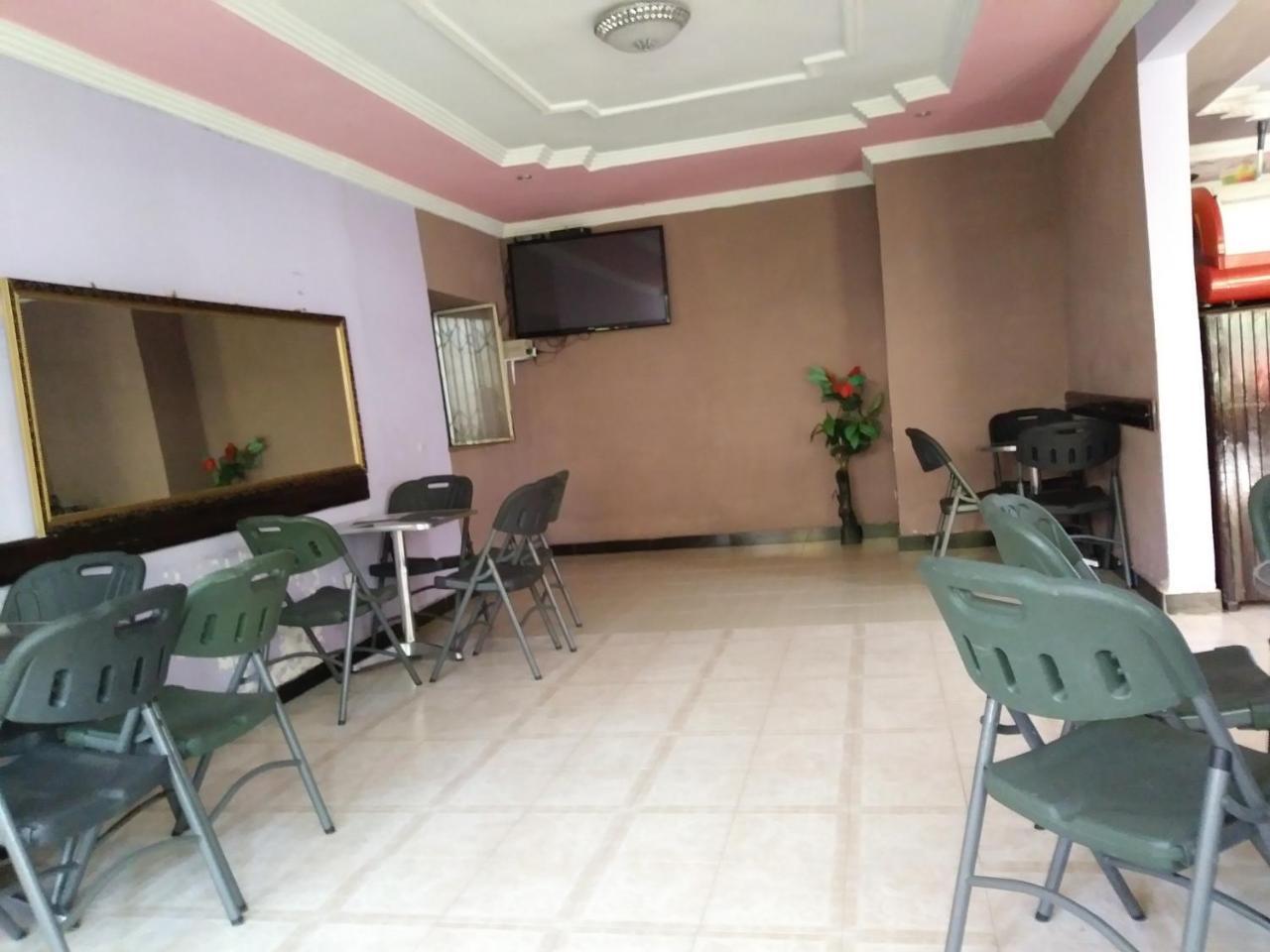 Caron Pension Bahir Dar Exteriör bild