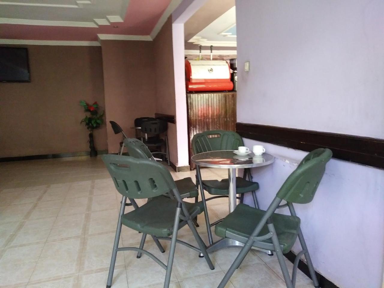 Caron Pension Bahir Dar Exteriör bild