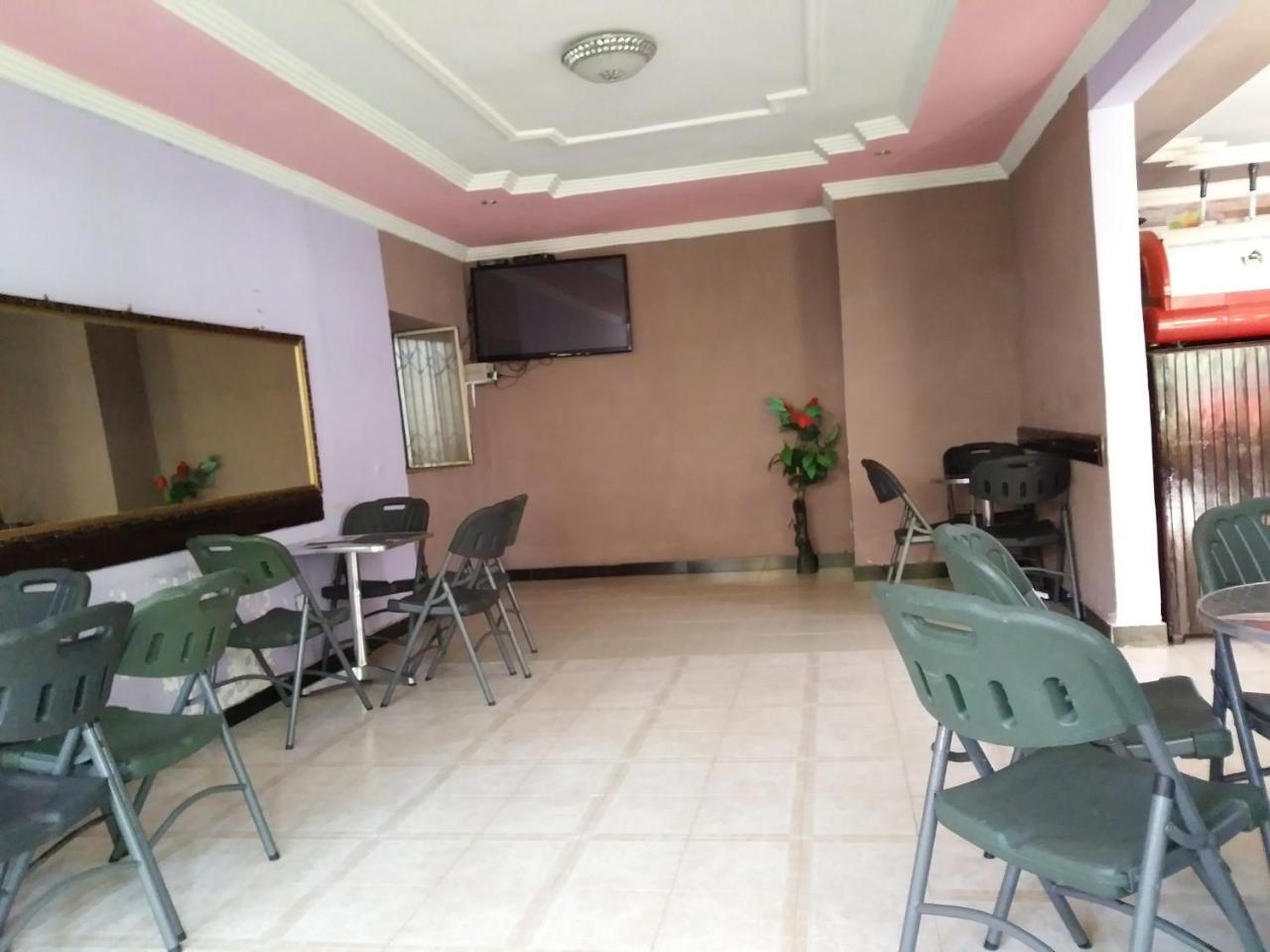 Caron Pension Bahir Dar Exteriör bild