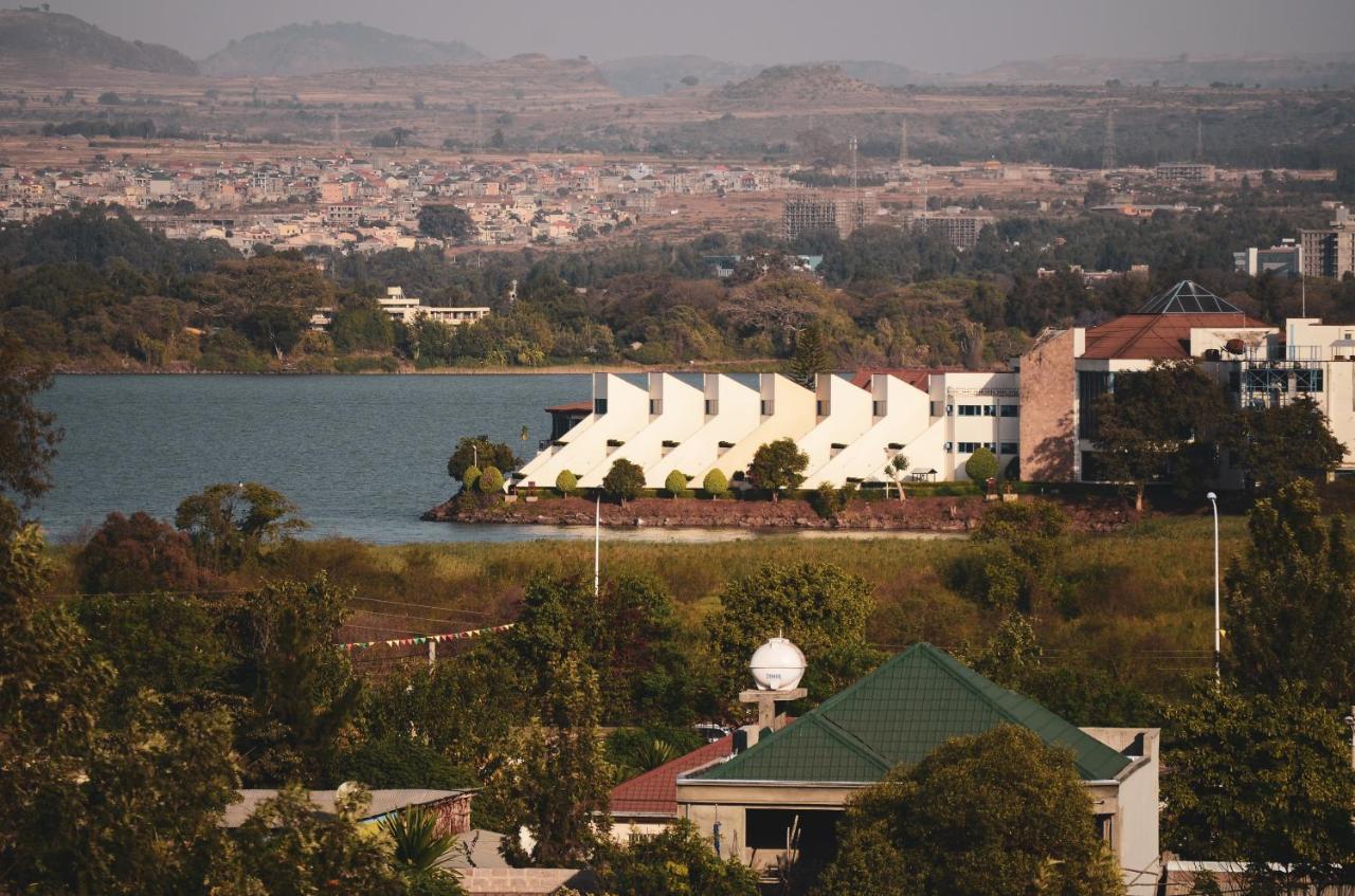 Caron Pension Bahir Dar Exteriör bild